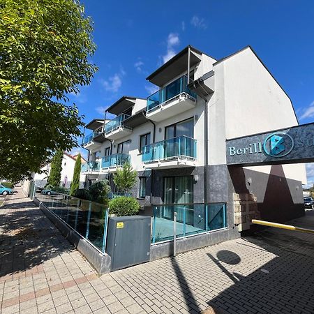 Berill Crystal Apartman Sárvár Esterno foto