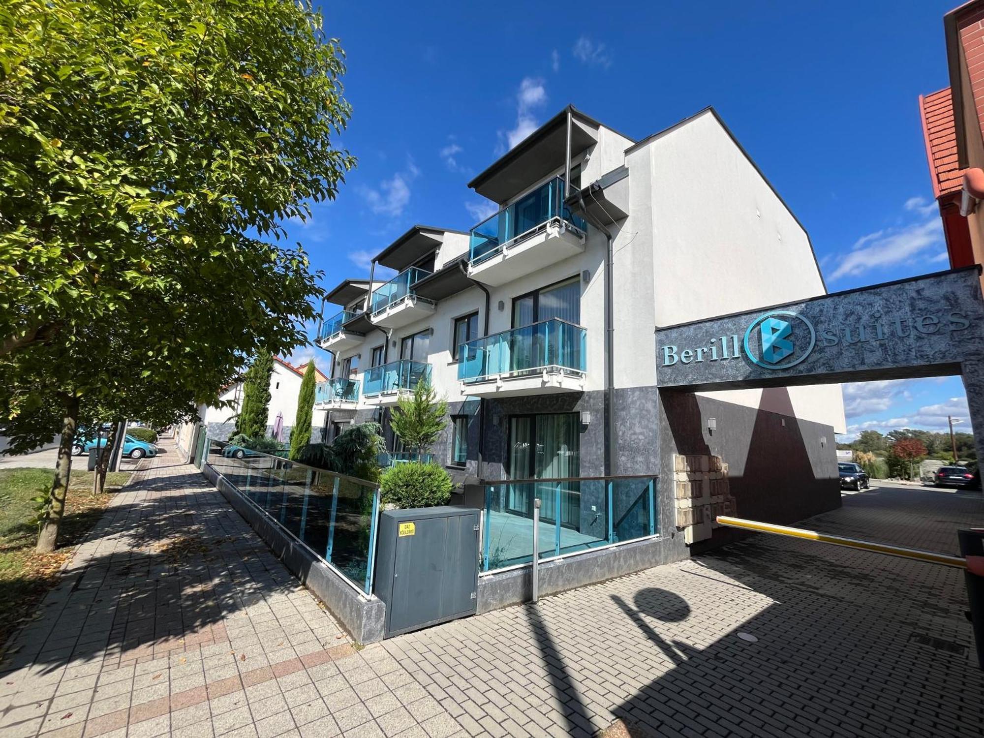 Berill Crystal Apartman Sárvár Esterno foto